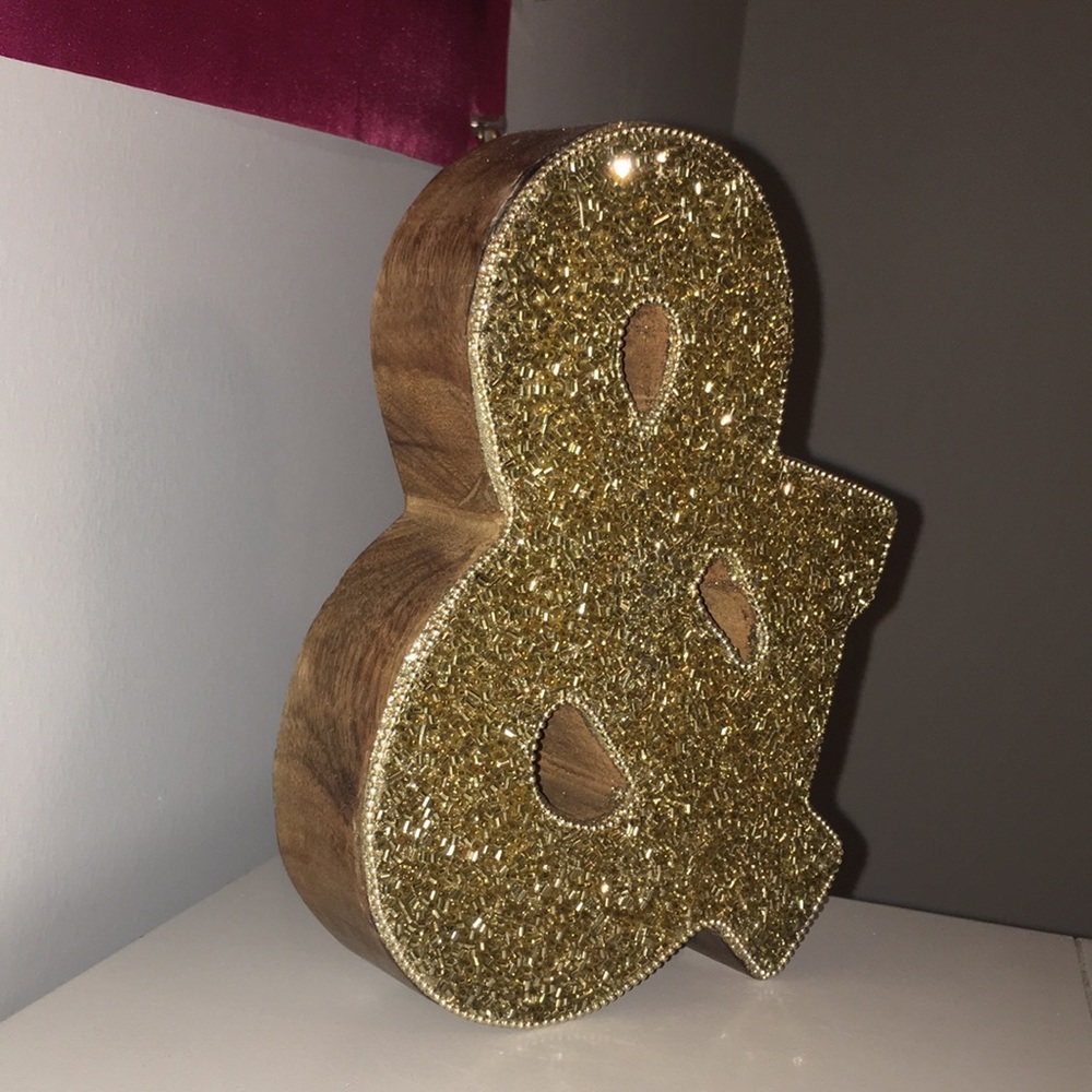“&” decor - Picture 2 of 3